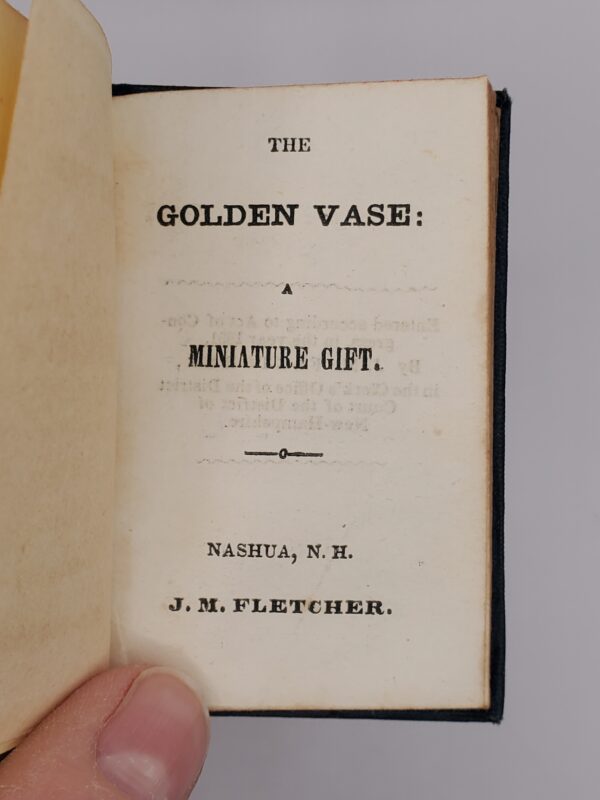 The Golden Vase, a miniature gift - Image 2